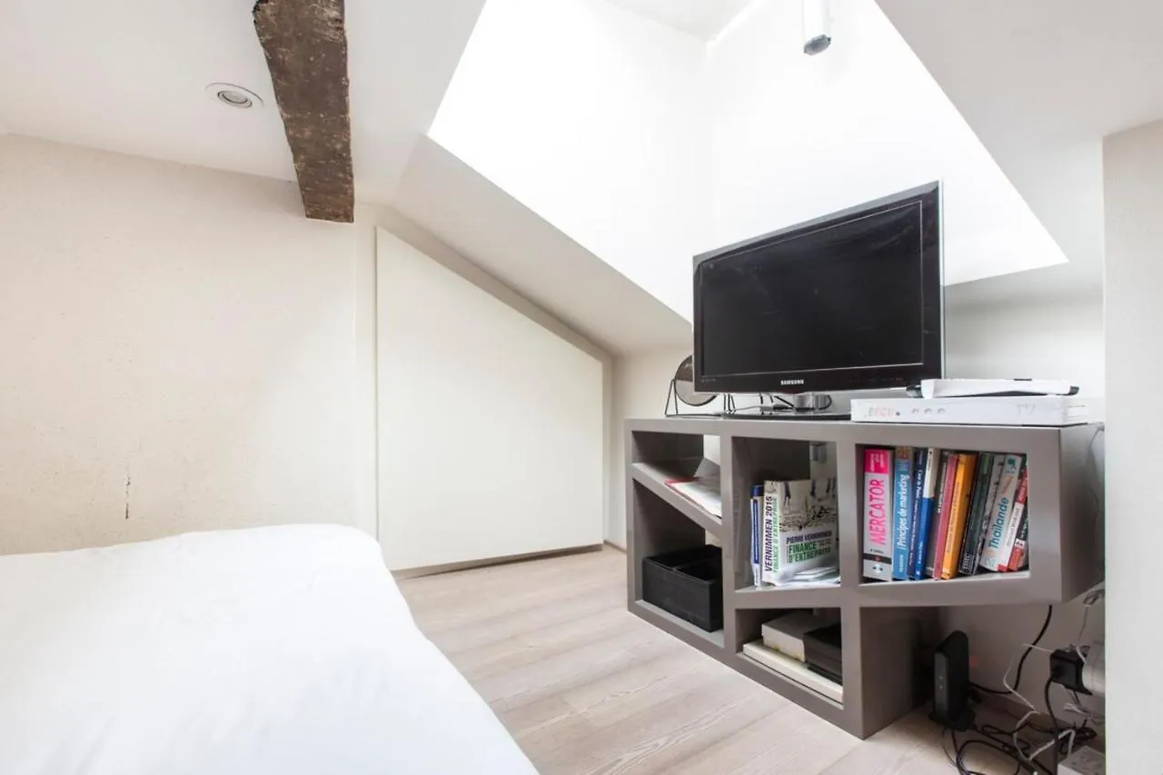 Modern In The Heart Of The Marais Apartament